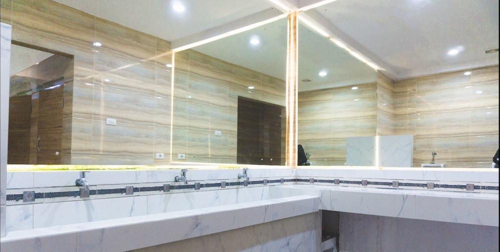 Oyo 1825 Marcopolo Homestay Pekanbaru Ngoại thất bức ảnh