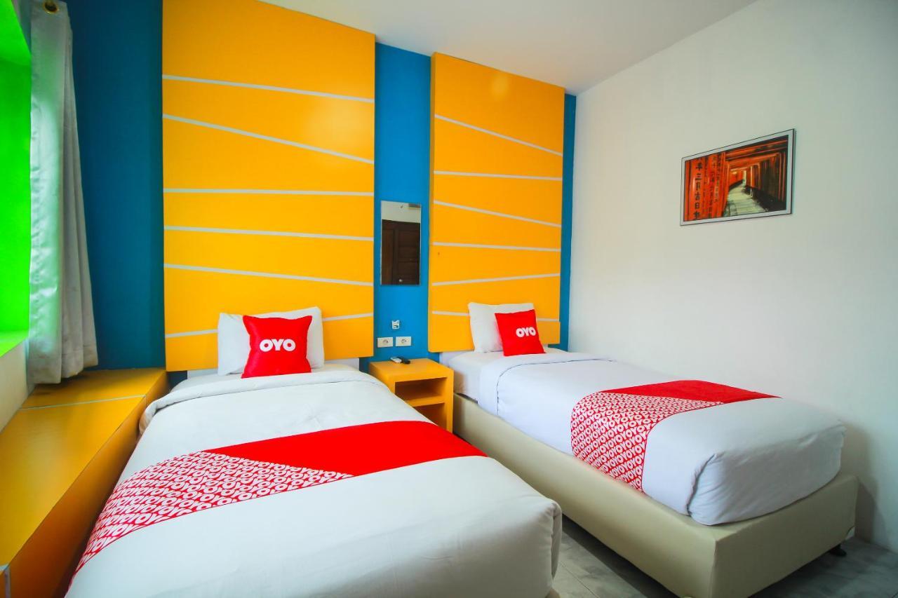 Oyo 1825 Marcopolo Homestay Pekanbaru Ngoại thất bức ảnh